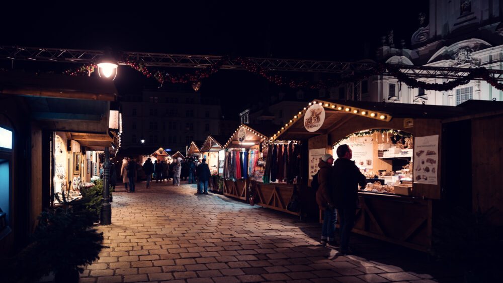 The Christmas market am Hof features festive stalls with crafts, treats, and seasonal delights, creating a magical holiday atmosphere.