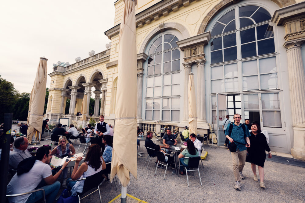 Café Gloriette's spacious terrace, ideal for a relaxing brunch surrounded by nature.